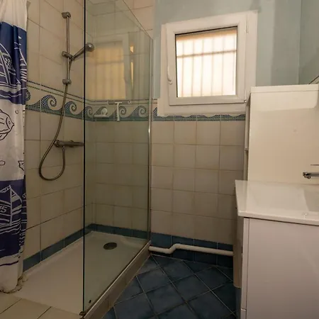 Apartment Location T2 Avec Piscine, Proche Plage, Tennis, Et Garage Ferme - - Fr-1-803-51 Le Lavandou