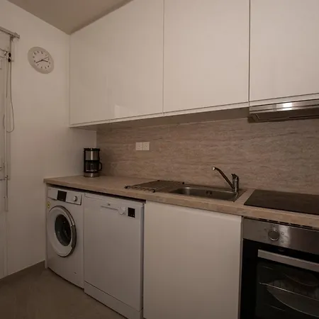 Location T2 Avec Piscine, Proche Plage, Tennis, Et Garage Ferme - - Fr-1-803-51 Apartment *