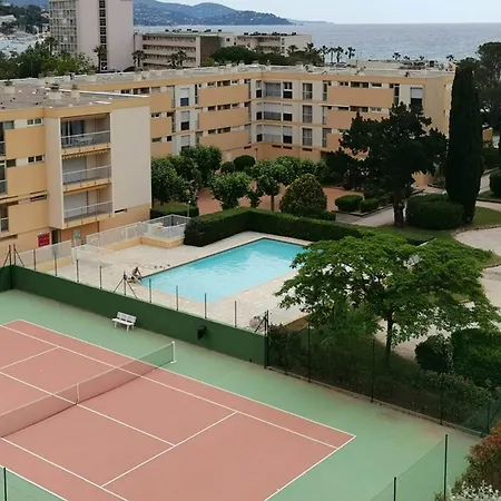 Apartment Location T2 Avec Piscine, Proche Plage, Tennis, Et Garage Ferme - - Fr-1-803-51 Le Lavandou